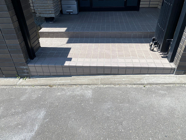玄関タイル・擁壁補修工事