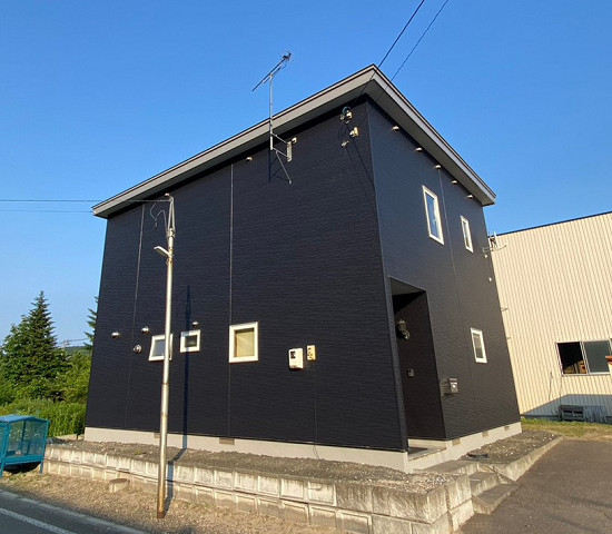 屋根塗装・外壁（金属サイディング）・ 玄関・サッシ交換工事