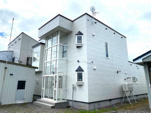清里町　M様邸　屋根塗装（フッ素）・外壁（金属サイディング）工事